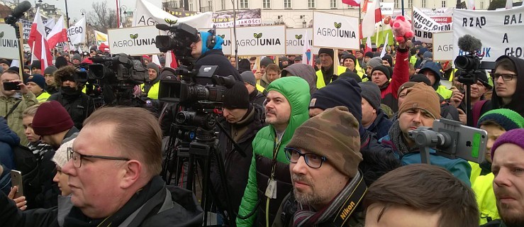 Rolnicy jadą na Warszawę. Przejdą w kondukcie żałobnym  - Zdjęcie główne