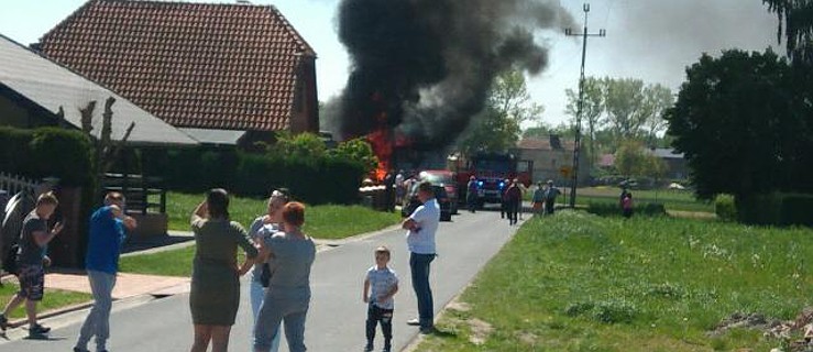Pożar garażu. Spaliły się dwa samochody - Zdjęcie główne