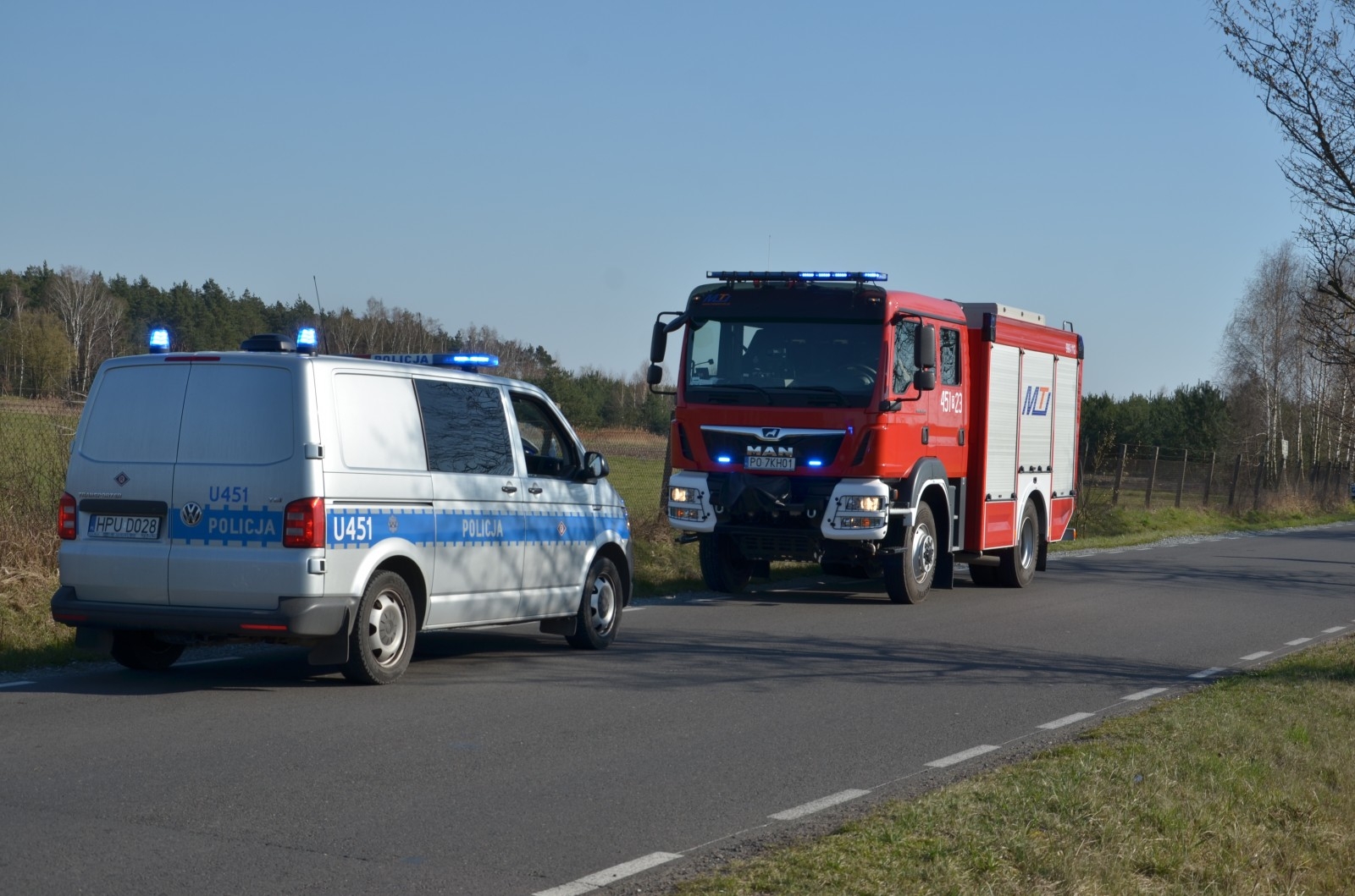 Najpierw uderzył w ogrodzenie, a potem dachował [ZDJĘCIA] - Zdjęcie główne