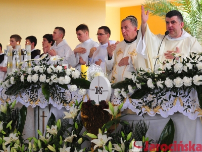 Komunia w kościele oo. Franciszkanów - Zdjęcie główne