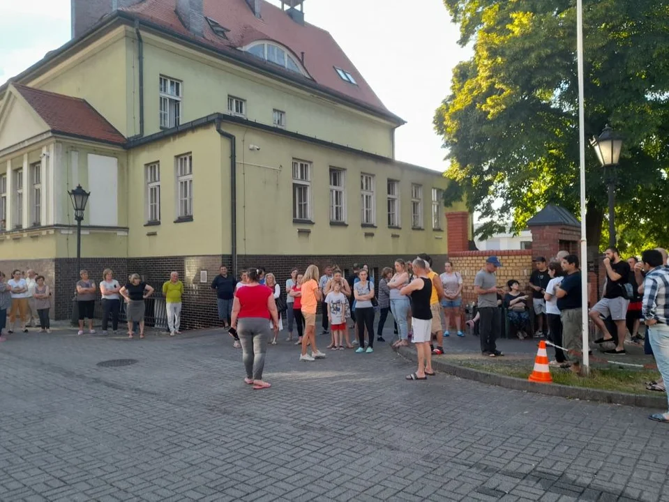 Pożar przy budynku hotelowym w Jarocinie [ZDJĘCIA] - Zdjęcie główne