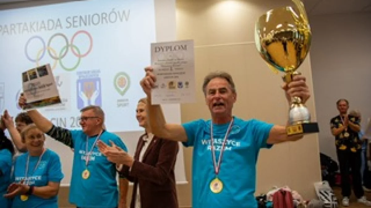 I Spartakiada Seniorów w Jarocinie. Kto był najlepszy w „wyścigu na wesoło”, kręglach i treningu pamięci? [ZDJĘCIA]