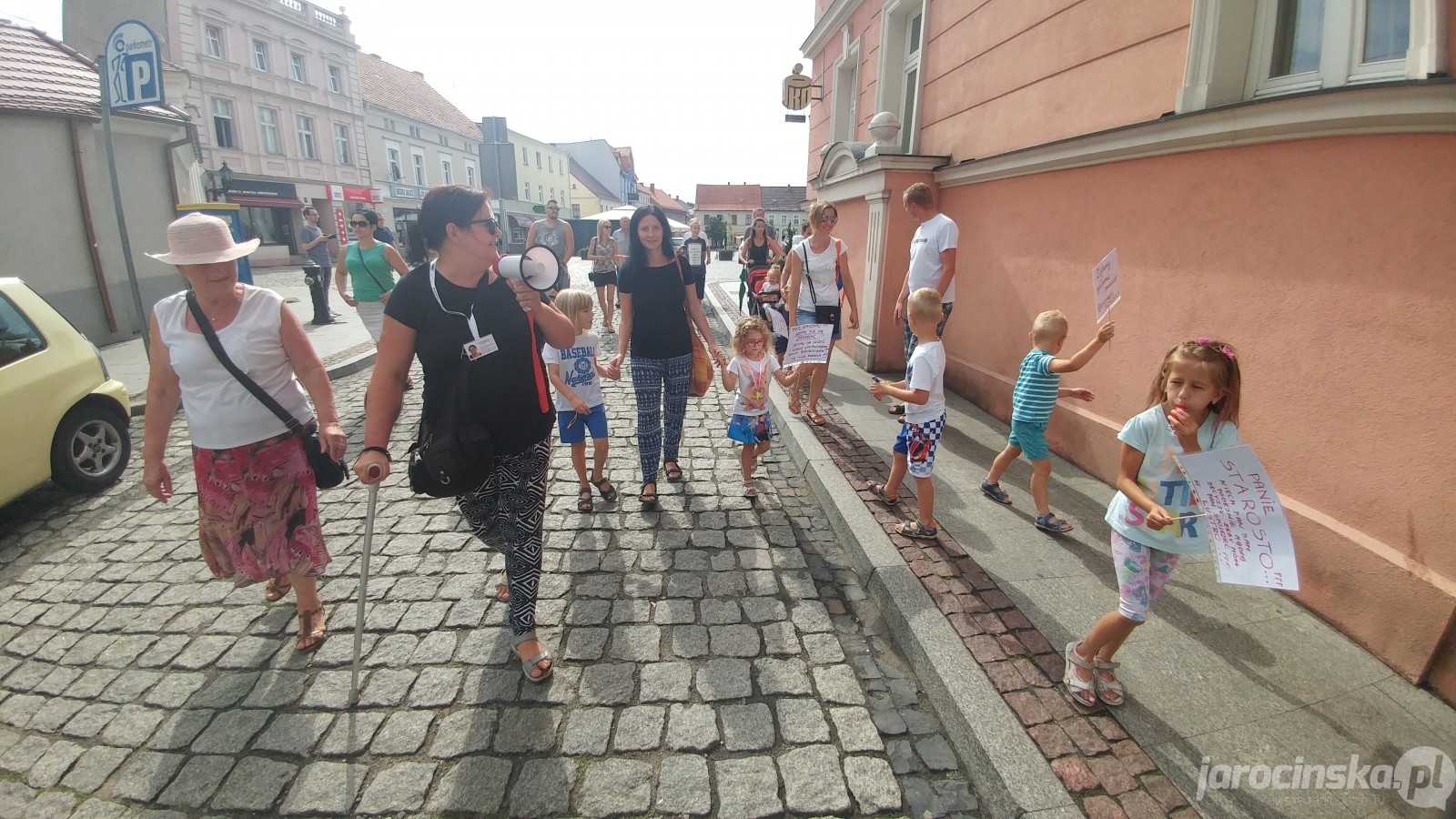 Jarocin. Pikieta popracia dla ratowników medycznych  - Zdjęcie główne