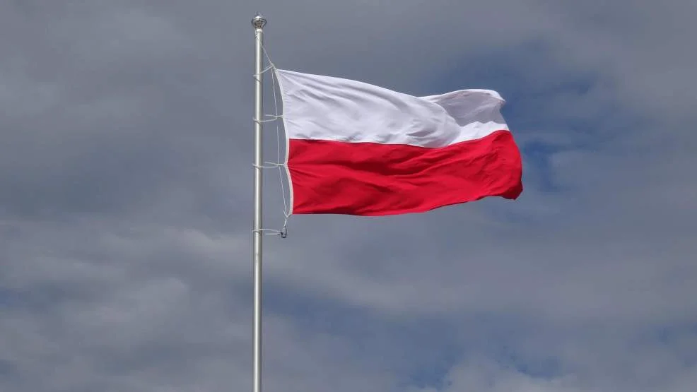 W Żerkowie stanie maszt z polską flagą - Zdjęcie główne
