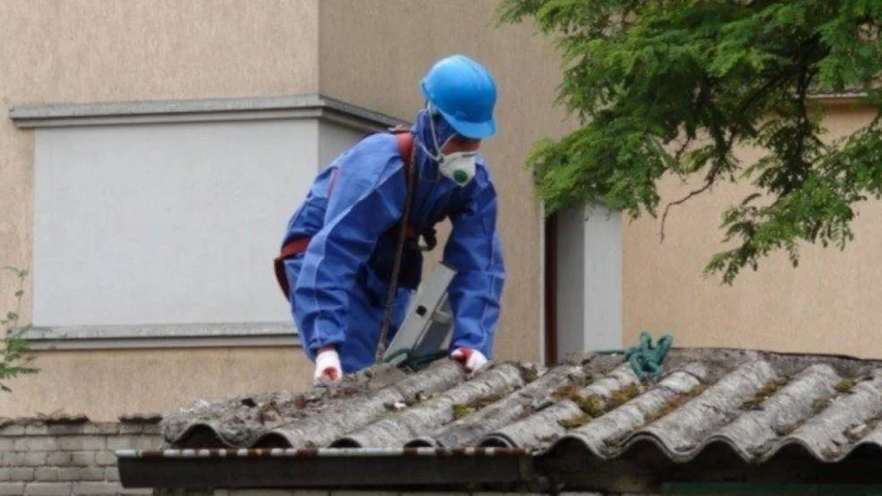 Jarocińskie starostwo przyjmuje wnioski na dofinansowanie do usunięcia eternitu z dachów - Zdjęcie główne