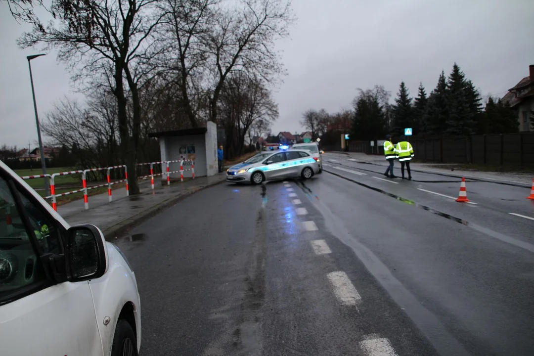 Śmiertelny wypadek na przejściu w Cielczy. Jarocińska policja poszukuje świadków - Zdjęcie główne