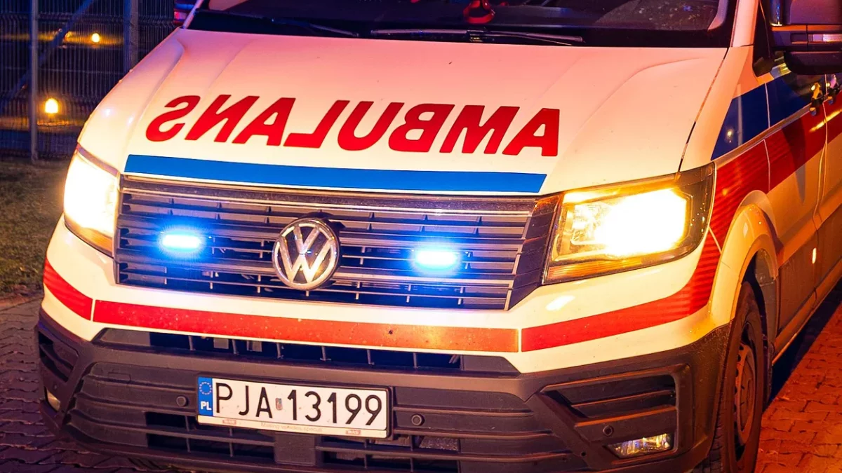Zderzenie motorowerzysty z samochodem osobowym w Tarcach. Poszkodowany trafił do szpitala - Zdjęcie główne