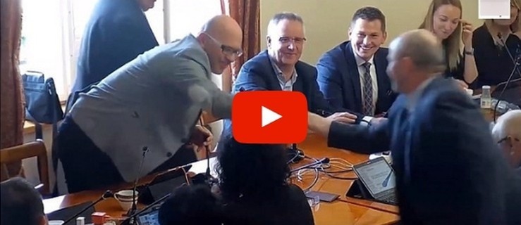 Radny PiS w akcji. "To nie przystoi radnemu" [ZOBACZ WIDEO] - Zdjęcie główne