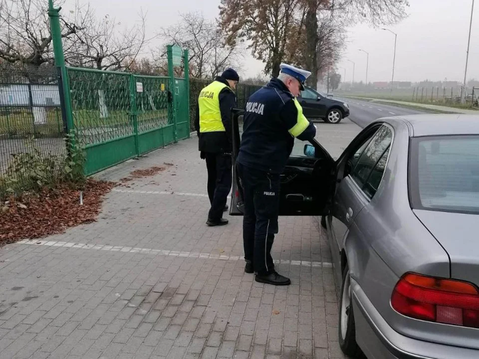 Obywatelskie zatrzymanie pijanego kierowcy na rondzie w Jarocinie - Zdjęcie główne