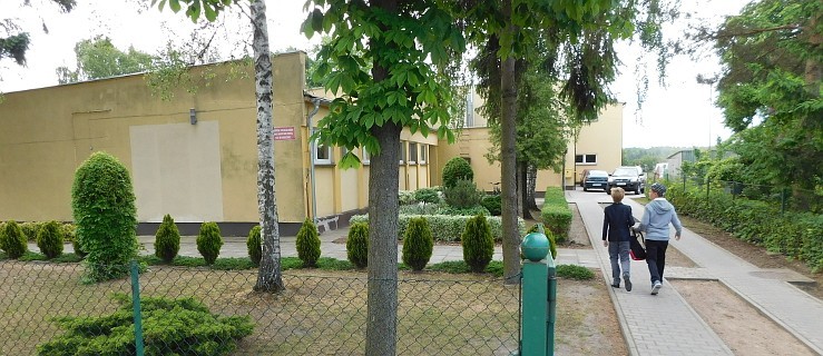 Uczniowie zamknięci w budynku. Szkoła oblężona  - Zdjęcie główne