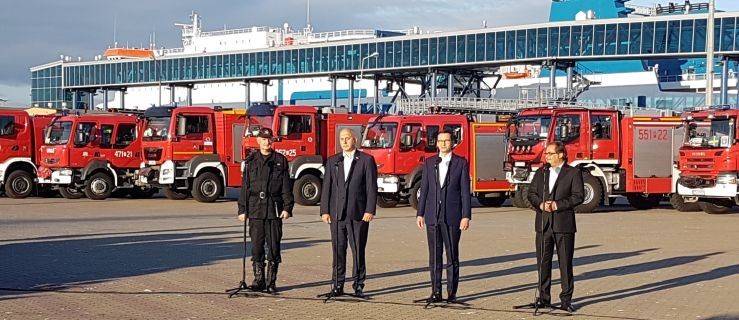 Polscy strażacy wracają z gaszenia pożarów w Szwecji. Wita ich premier  - Zdjęcie główne