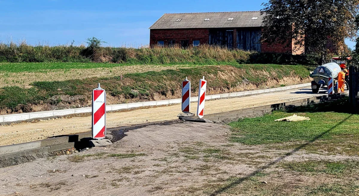 Powiatowe drogi, chodniki i ścieżki rowerowe - gdzie powstaną w 2024 roku? - Zdjęcie główne