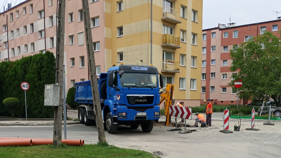 Jarocin. Mieszkańcy: Dzisiaj rozkopali dwa wjazdy: na ul. Kwiatową i Słoneczną   - Zdjęcie główne