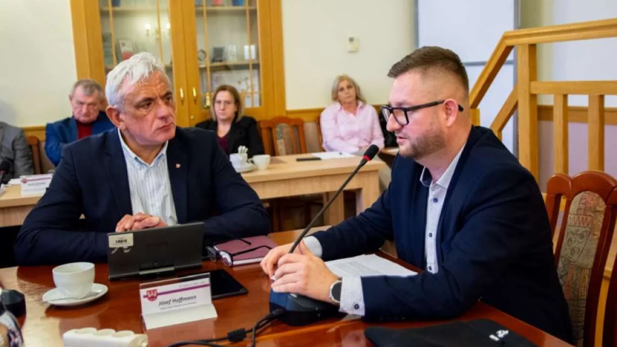 Powiatowi radni zbierają się w starostwie. Co w programie posiedzenia?