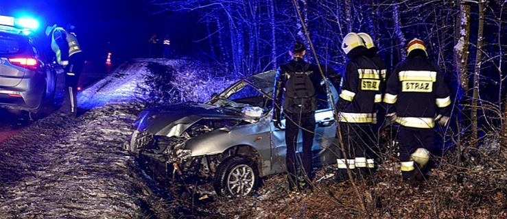 Wypadek na drodze wojewódzkiej. Kierowca dachował  - Zdjęcie główne