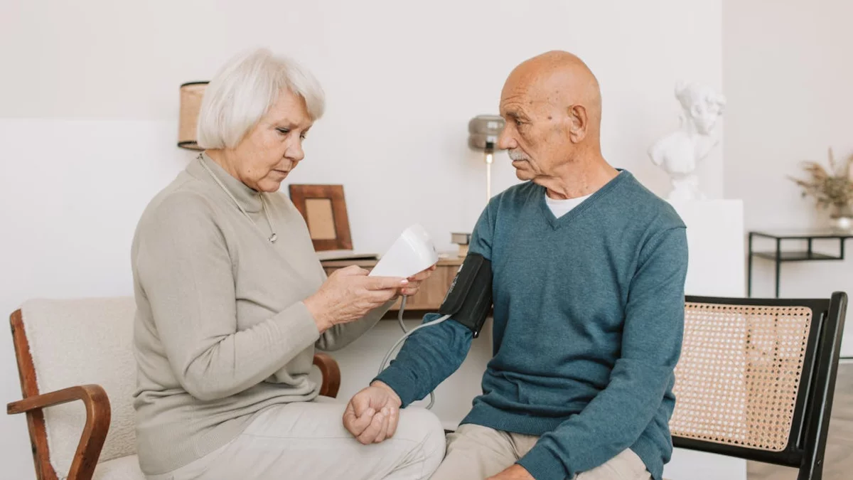 Wyposażenie domowej opieki nad seniorem - od czego zacząć?