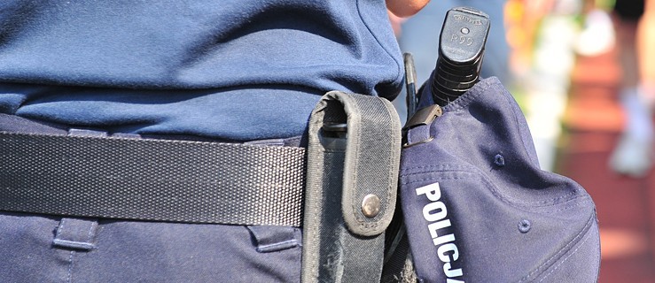 Byk uciekł podczas rozładunku transportu. Rozjuszone zwierzę poturbowało policjantów - Zdjęcie główne