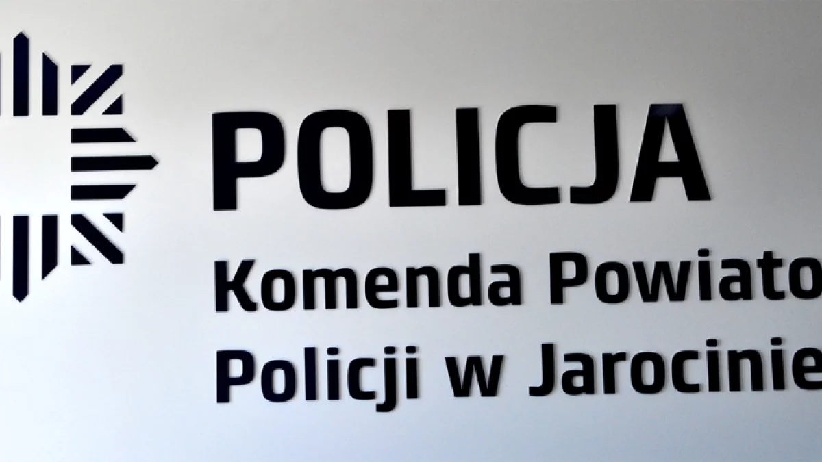 Policjanci ruszyli na ratunek zakrwawionemu mężczyźnie w jednym z mieszkań w gminie Jarocin - Zdjęcie główne