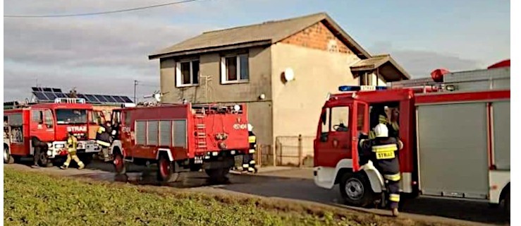 Pożar na poddaszu domu. W akcji kilka zastępów straży - Zdjęcie główne