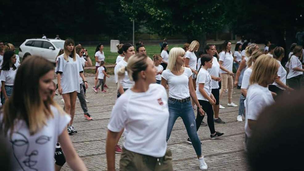 Żerków. Tańczyli i zbierali na leczenie chorej Karoliny Fajfer