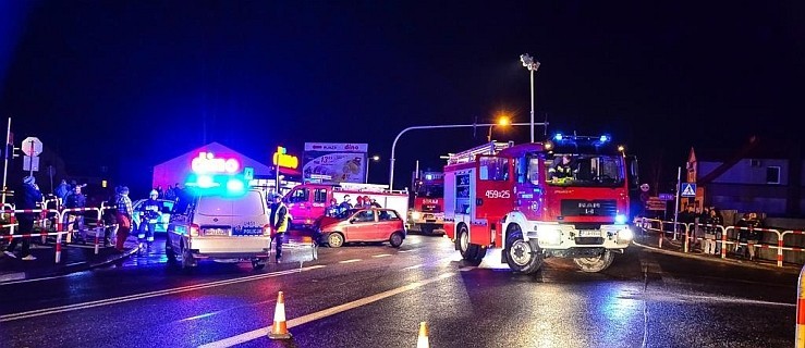 Zderzenie dwóch aut. Dwie osoby ranne - Zdjęcie główne