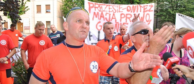 Protestowali, negocjowali. Koniec sporu ratowników z zarządem szpitala. Porozumienie  - Zdjęcie główne