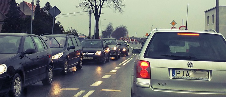 Utrudnienia w Jarocinie. Drogowcy zamknęli częściowo nowy wiadukt nad obwodnicą - Zdjęcie główne