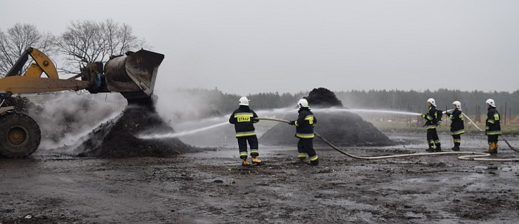 Pożar w Zakładzie Gospodarki Odpadami w Jarocinie. Sześć zastępów straży w akcji  - Zdjęcie główne