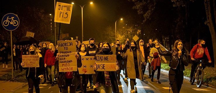 Wielki protest w Jarocinie. Rewolucja jest kobietą. [ZDJĘCIA] - Zdjęcie główne