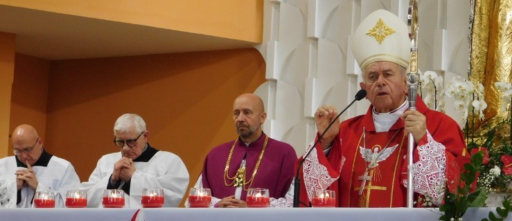 Biskup senior udzielił sakramentu bierzmowania w parafii św. Antoniego [ZDJĘCIA] - Zdjęcie główne