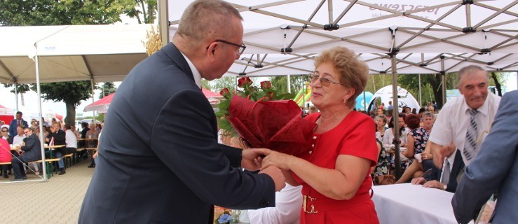 Medal dla mera, a kwiaty dla jego żony [WIDEO]   - Zdjęcie główne