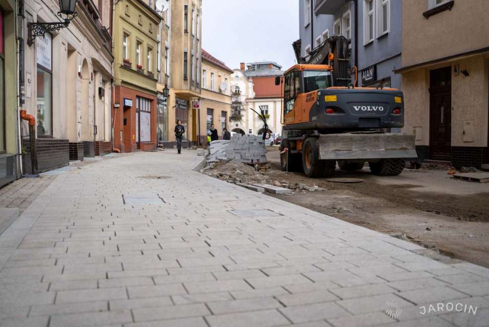 Na ulicy Wrocławskie w Jarocinie widać już efekty rewitalizacji 