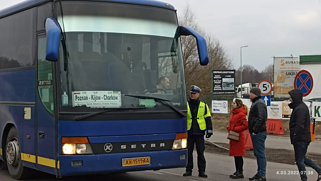 Jarocińscy policjanci pomagają na granicy uchodźcom z Ukrainy. Tam urodził się Tymek [ZDJĘCIA] - Zdjęcie główne