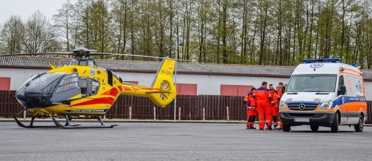 Kobieta zasłabła, kierowca źle się poczuł. Wezwano helikopter [WIDEO]  - Zdjęcie główne