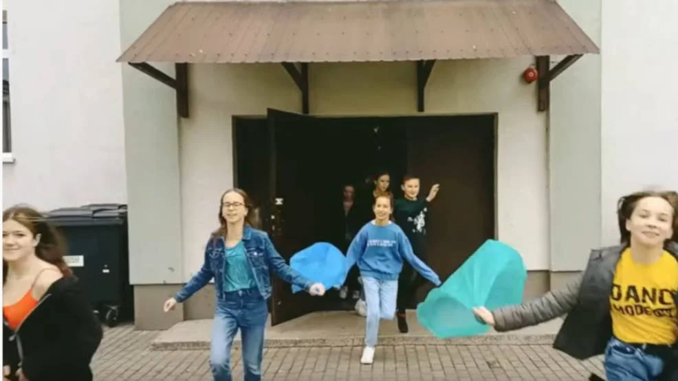 Piosenka uczniów jarocińskiej „czwórki” w konkursie Minutowa Piosenka Klasowa - Zdjęcie główne