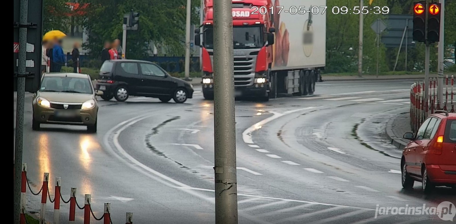 Jarocin. Tir na czerwonym uderza w seicento  - Zdjęcie główne