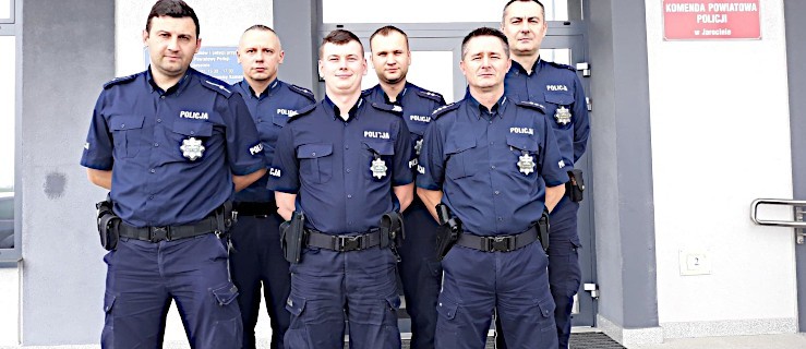 Policjanci w czasie wolnym ratowali ludzi z pożaru  - Zdjęcie główne