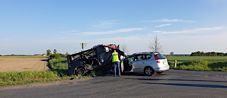 Wypadek. 7 osób w szpitalach. 5 karetek w akcji [AKTUALIZACJA, ZDJĘCIA] - Zdjęcie główne