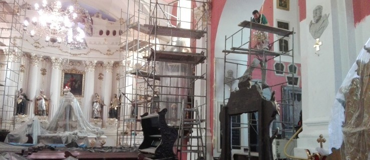 Grzyb i wilgoć "zżerały" mury. Dramatyczna sytuacja w kościele św. Marcina w Jarocinie - Zdjęcie główne