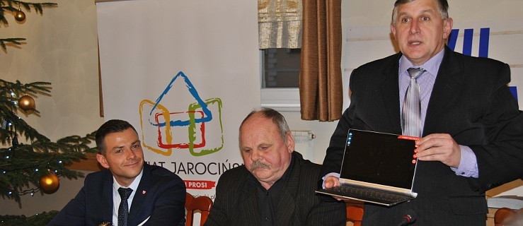 Powiat. Przewodniczący Szczerbań zachwycony nowym tabletem  - Zdjęcie główne
