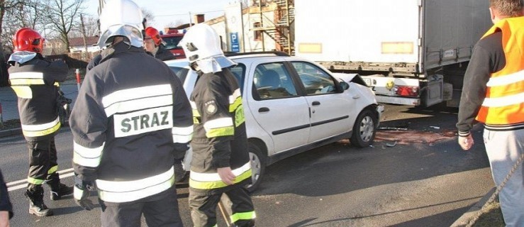 Zderzenie na krajówce w Jarocinie. Utrudnienia - Zdjęcie główne