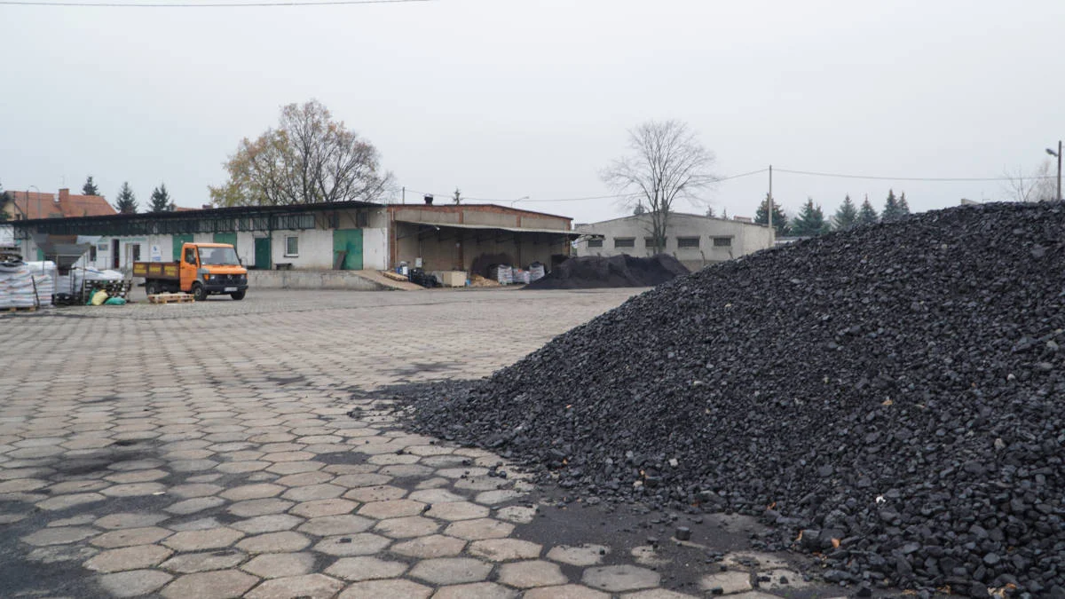 Burmistrz Jarocina informuje o dramatycznej sytuacji z dystrybucją rządowego węgla dla mieszkańców - Zdjęcie główne