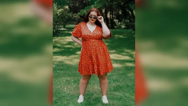 Sukienki na duże rozmiary - moda dla kobiet plus size - Zdjęcie główne