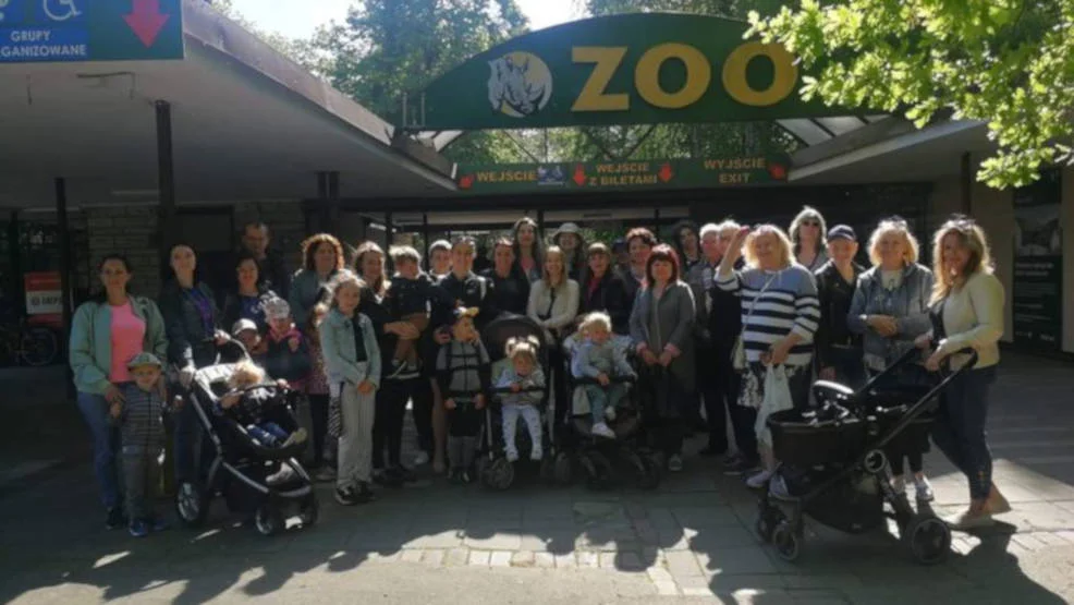Matki z dziećmi z Domu Samotnej Matki w Dobieszczyźnie pojechały do poznańskiego ZOO   - Zdjęcie główne