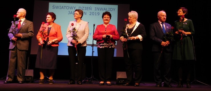 Odznaczenia dla seniorów i dyrektor biblioteki - Zdjęcie główne