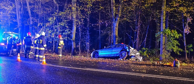 Auto w rowie. Podróżowały nim cztery osoby  - Zdjęcie główne