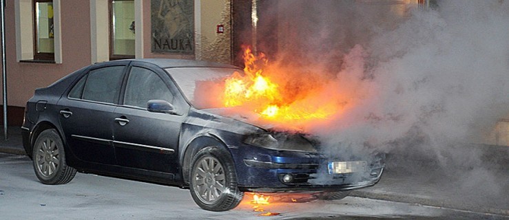 Pożar samochodu w Jarocinie - Zdjęcie główne