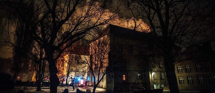 Pożar w szkole na terenie Koźmina Wlkp. [ZDJĘCIA] - Zdjęcie główne