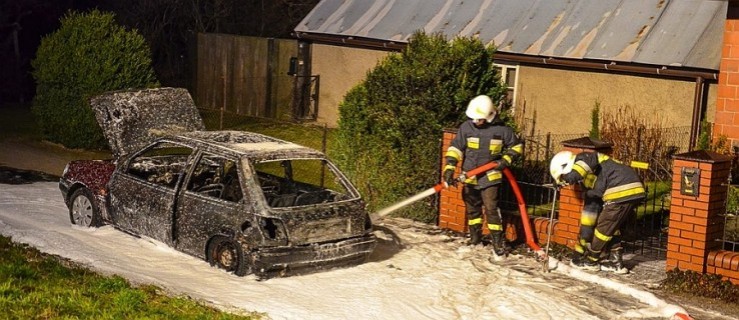  Zwarcie instalacji.  Ford spłonął doszczętnie  - Zdjęcie główne