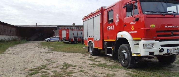 Straż pożarna i policja wjechała do jednego z  gospodarstw w gminie Żerków [AKTUALIZACJA] - Zdjęcie główne